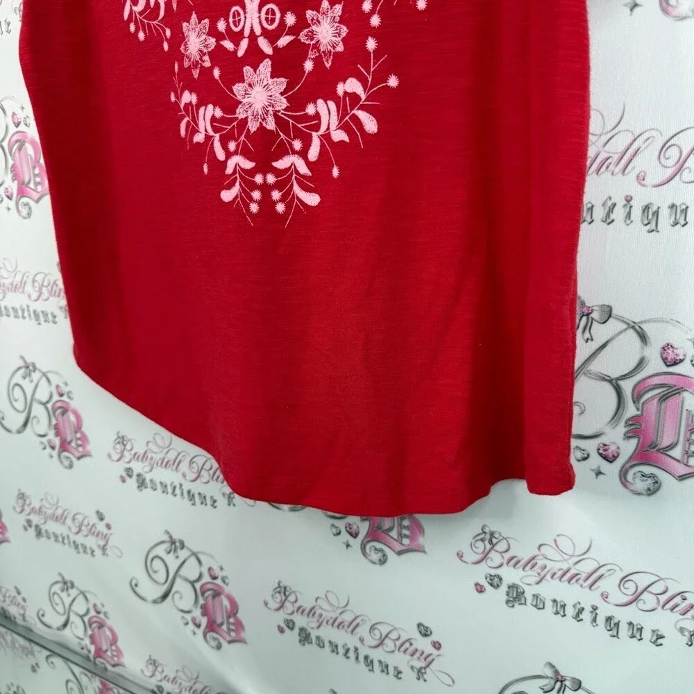 Alia t-shirt ornate flowers flowy  Red Floral Embroidered Short Sleeve Top